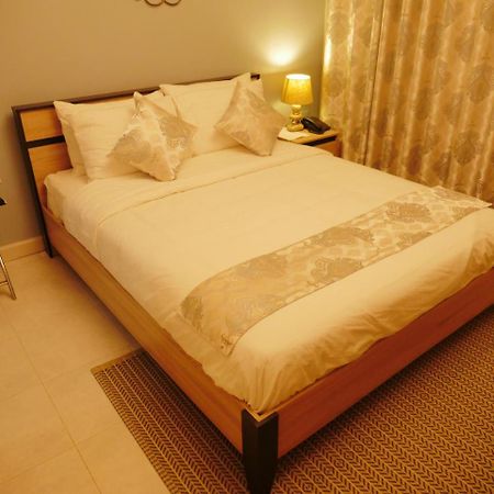 Ivory Castle Limited Hotel Кампала Екстериор снимка