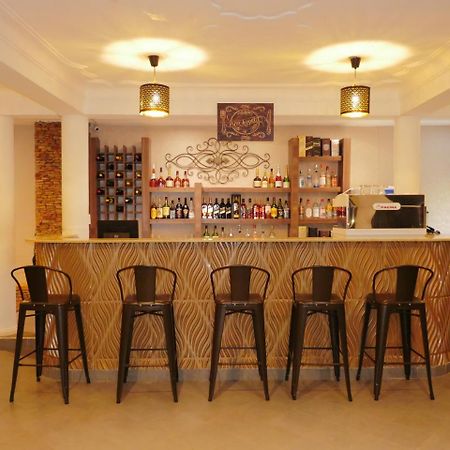Ivory Castle Limited Hotel Кампала Екстериор снимка