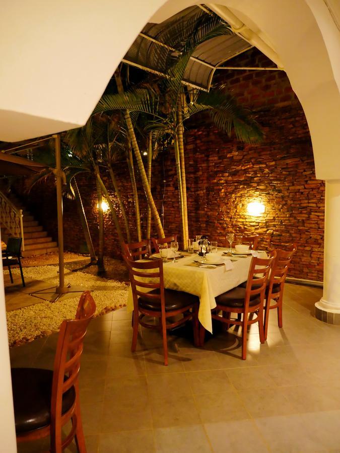 Ivory Castle Limited Hotel Кампала Екстериор снимка