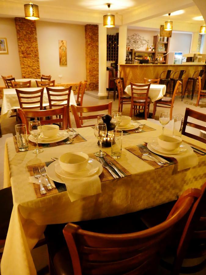 Ivory Castle Limited Hotel Кампала Екстериор снимка