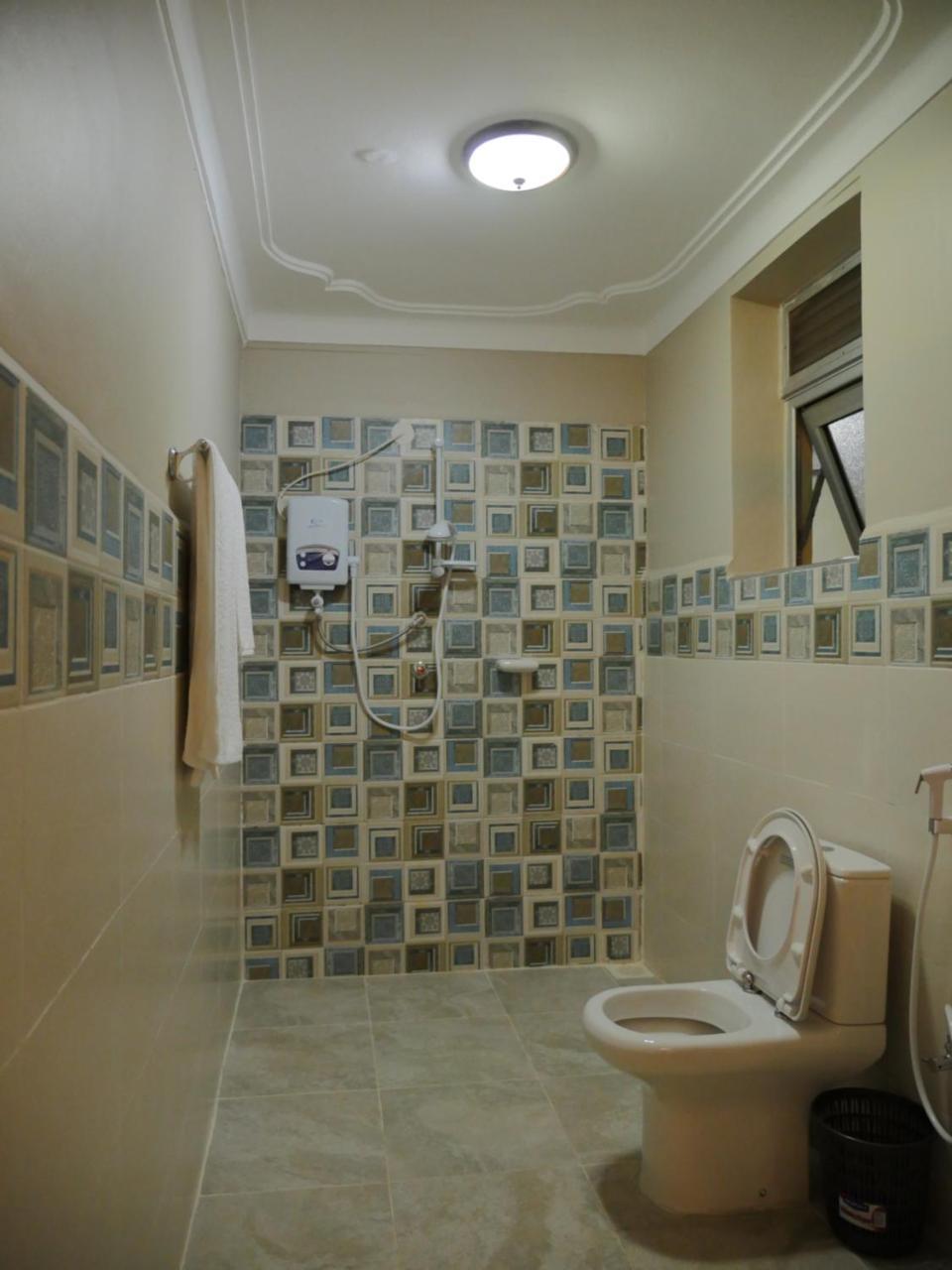 Ivory Castle Limited Hotel Кампала Екстериор снимка
