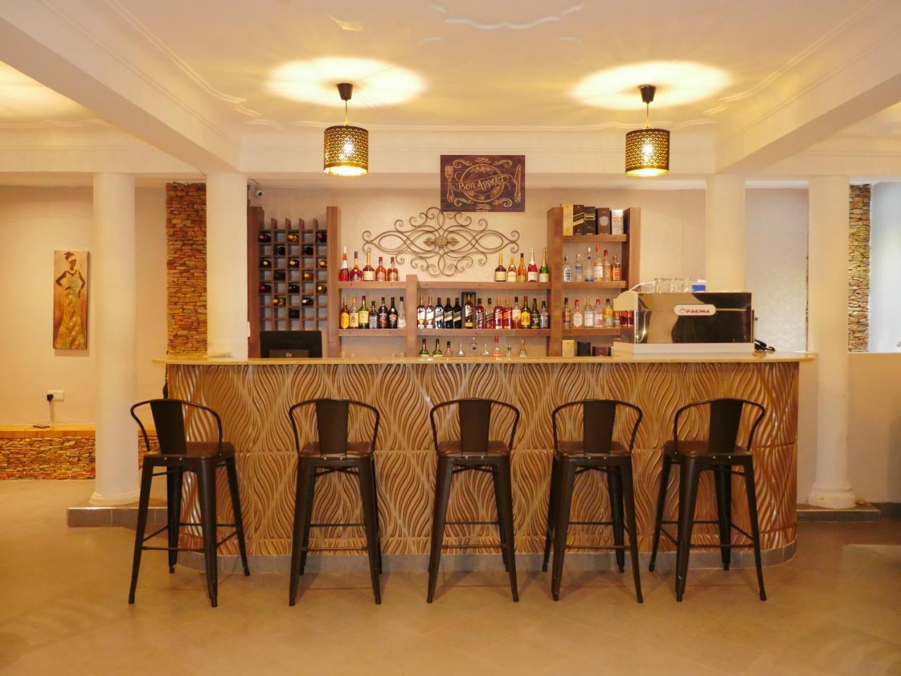 Ivory Castle Limited Hotel Кампала Екстериор снимка