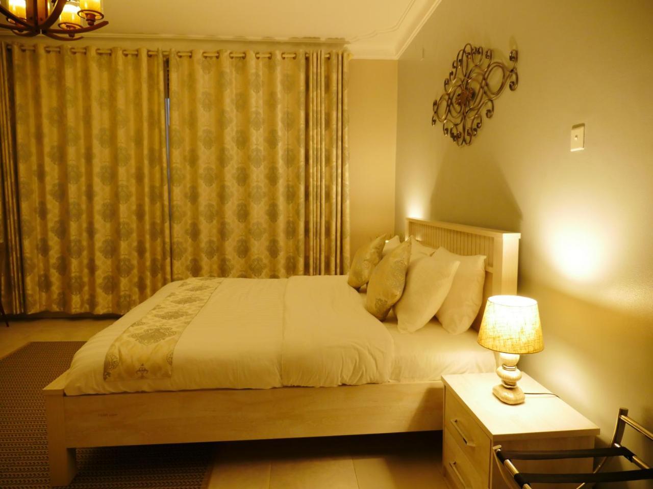 Ivory Castle Limited Hotel Кампала Екстериор снимка