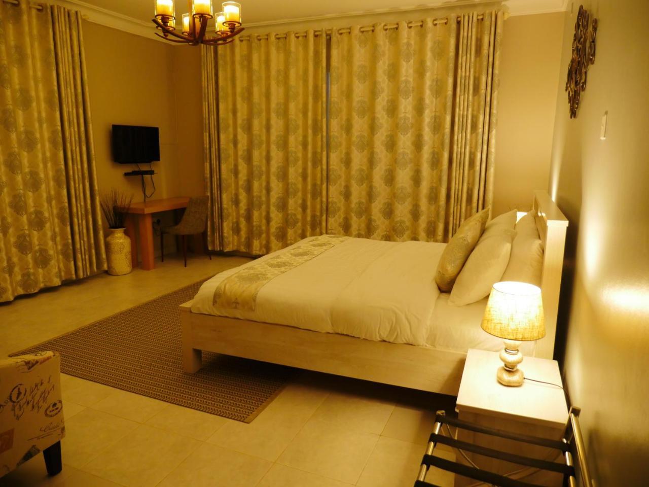 Ivory Castle Limited Hotel Кампала Екстериор снимка